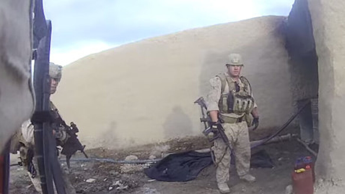 Βίντεο: Αμερικανός πεζοναύτης δέχεται σφαίρα στο κεφάλι στο Αφγανιστάν