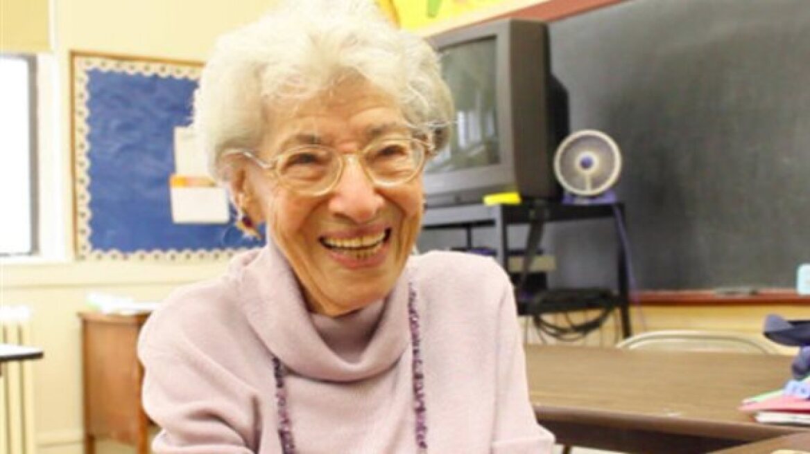 ΗΠΑ: Καθηγήτρια σε σχολείο γιόρτασε τα... 100 χρόνια της!