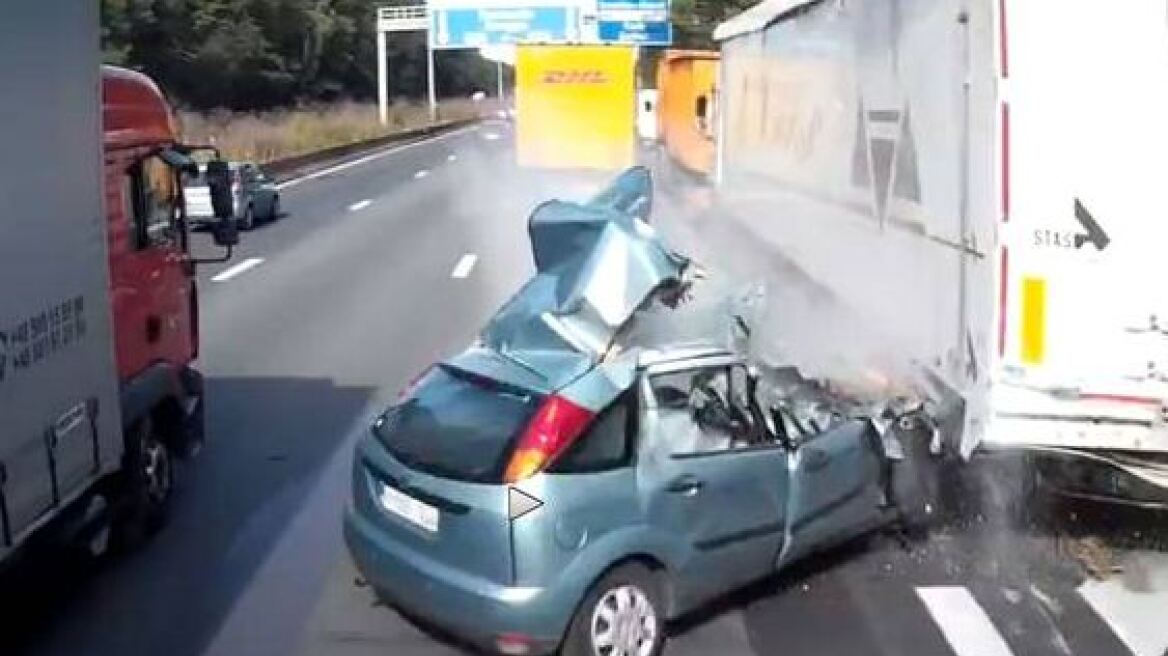 Βίντεο: Και όμως ο οδηγός έζησε μετά από αυτό το φοβερό τροχαίο