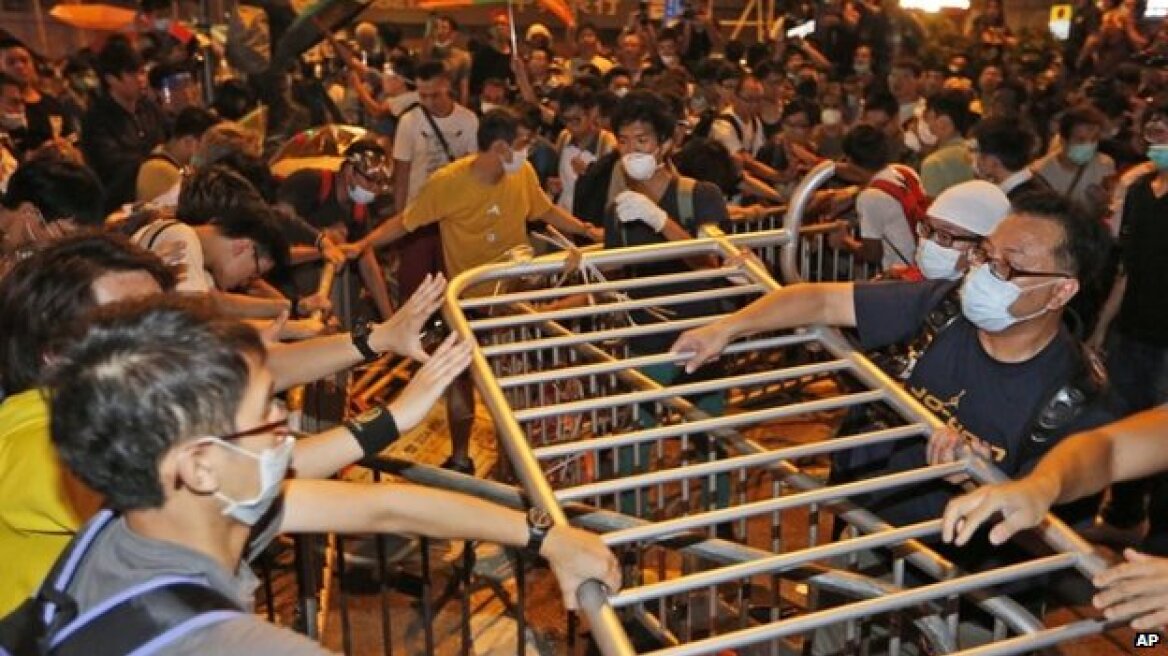 Νέες συγκρούσεις διαδηλωτών και αστυνομίας στο Χονγκ Κονγκ