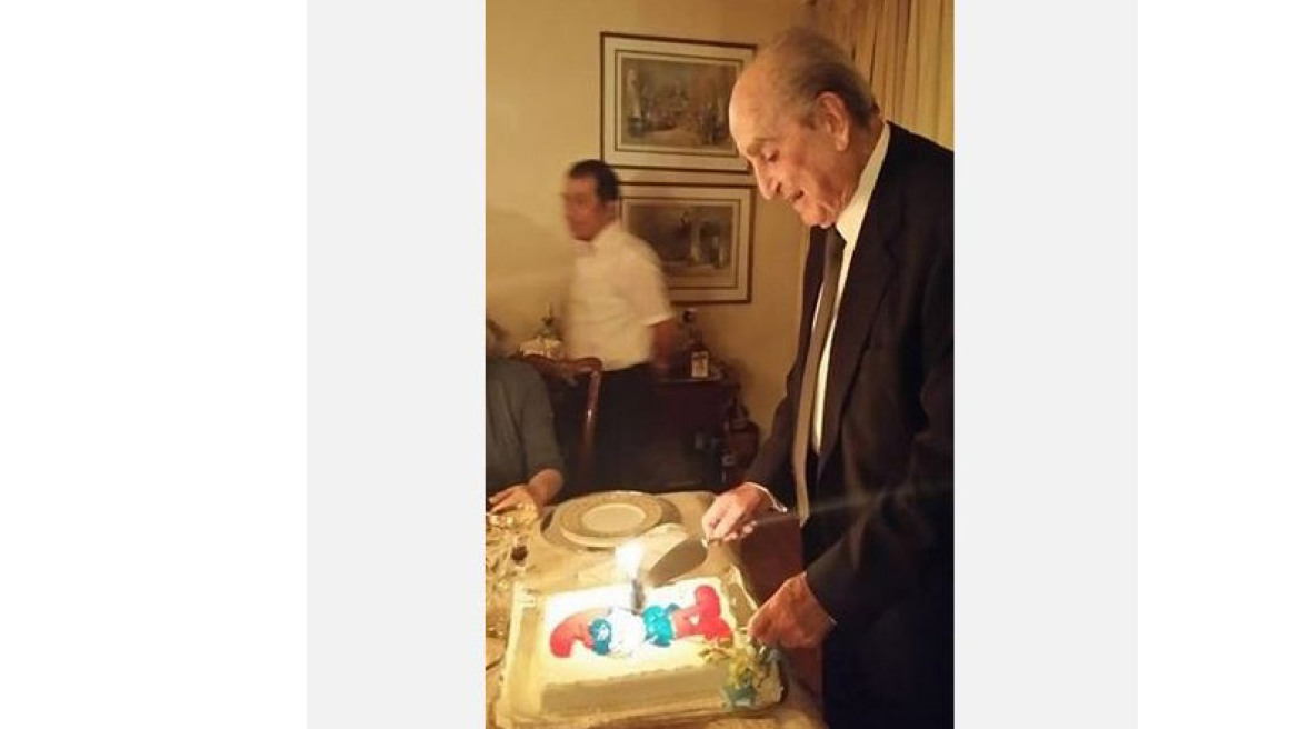 Τούρτα με τον Μπάρμπα-Στρουμφ έκοψε ο Κωνσταντίνος Μητσοτάκης για τα 96α γενέθλιά του