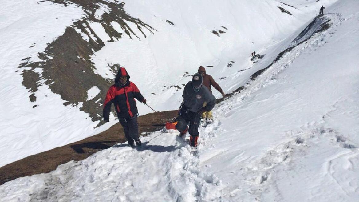 Νεπάλ: Τις σορούς τριών ορειβατών εντόπισαν οι διασώστες