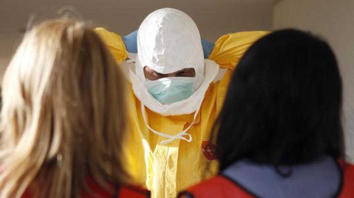 ΗΠΑ: Αυστηρά μέτρα ασφαλείας για τον Έμπολα - Να μη μένει τίποτα εκτός στολής