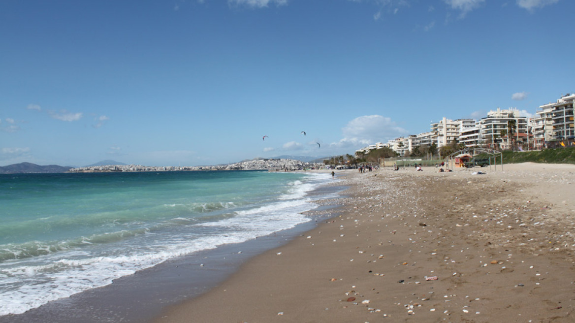 Τούρκοι καθάρισαν την παραλία του Παλαιού Φαλήρου
