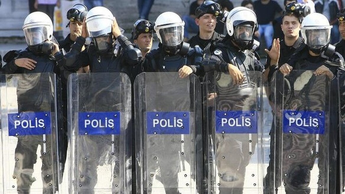 Κύμα συλλήψεων αστυνομικών για υποκλοπές στην Τουρκία