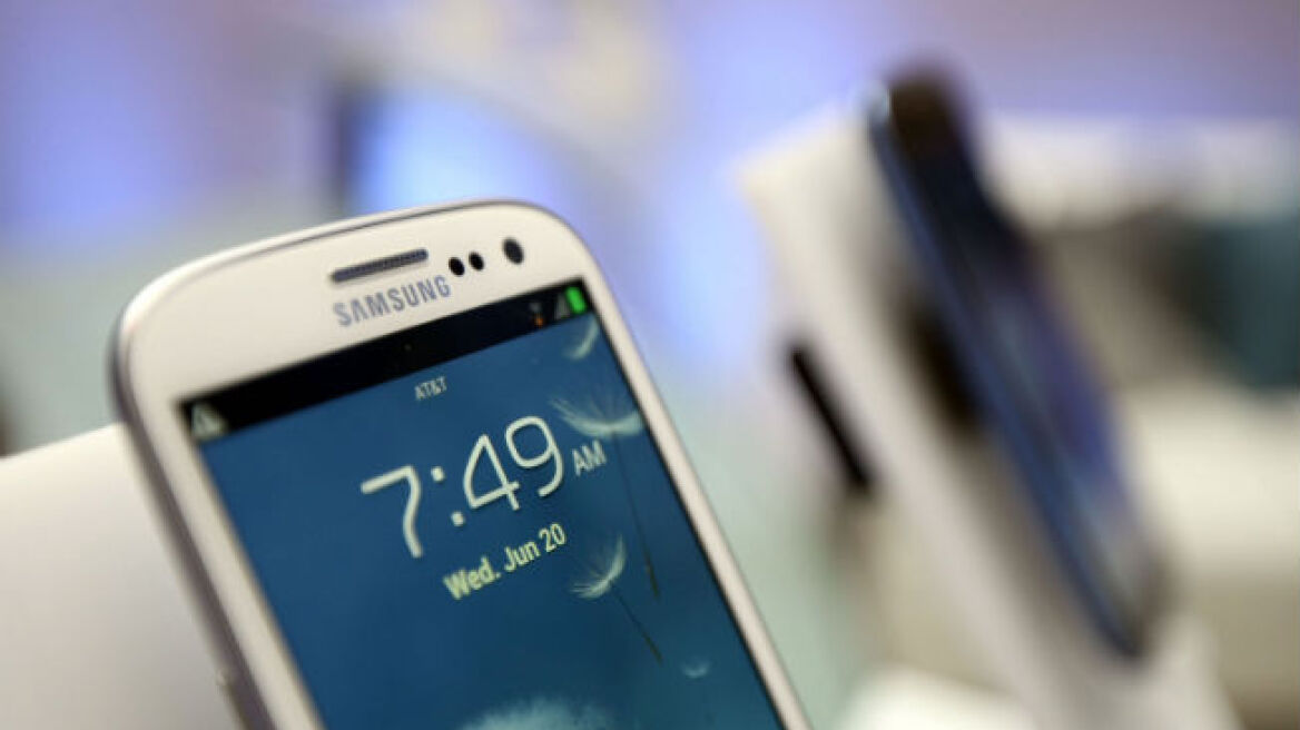 Samsung: Δωρίζει 3.000 smartphones στη μάχη κατά του Εμπολα