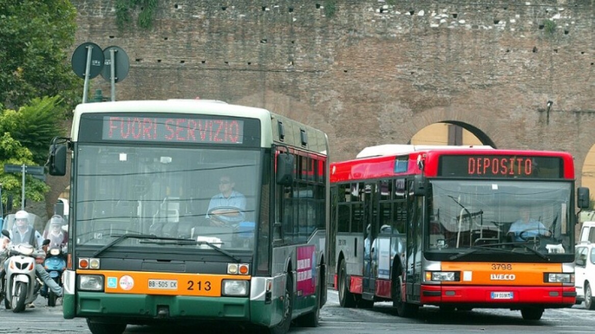 Ιταλία: Επιβάτες λεωφορείου προπηλάκισαν Αφρικανή νομίζοντας ότι έχει... Έμπολα