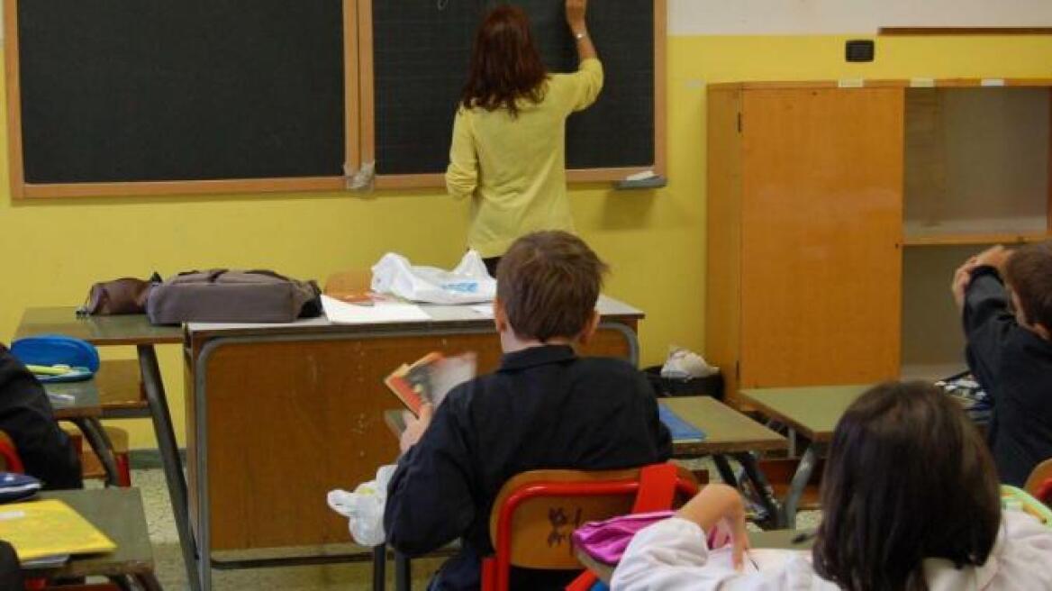 Θέμα έκθεσης σε ιταλικό σχολείο: «Ποιον θα σκότωνες πρώτα; Τη μαμά ή τον μπαμπά;»