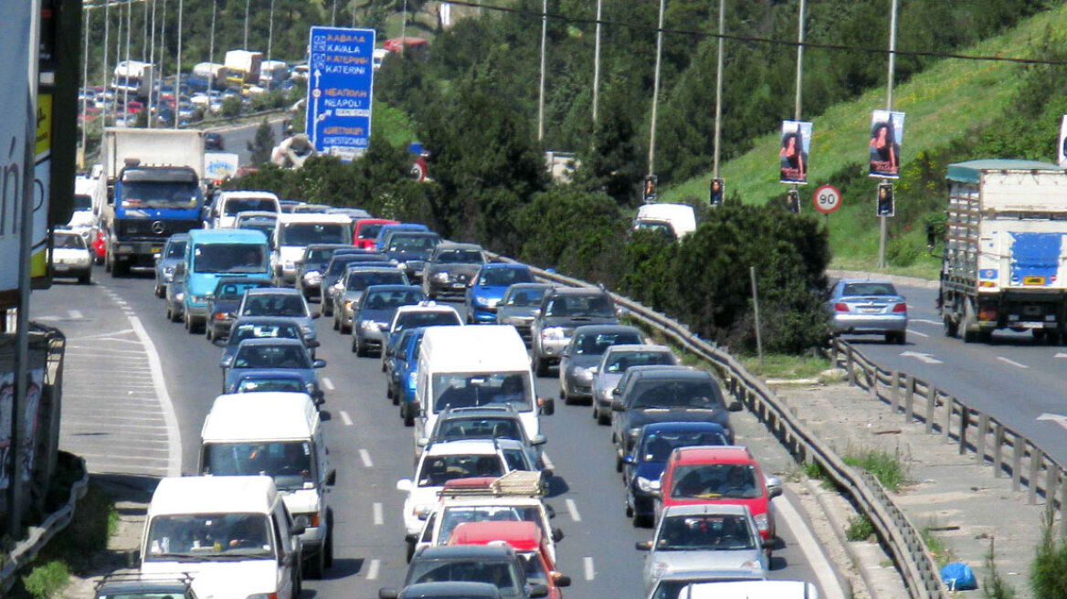 Καραμπόλα επτά αυτοκινήτων στον περιφερειακό Θεσσαλονίκης
