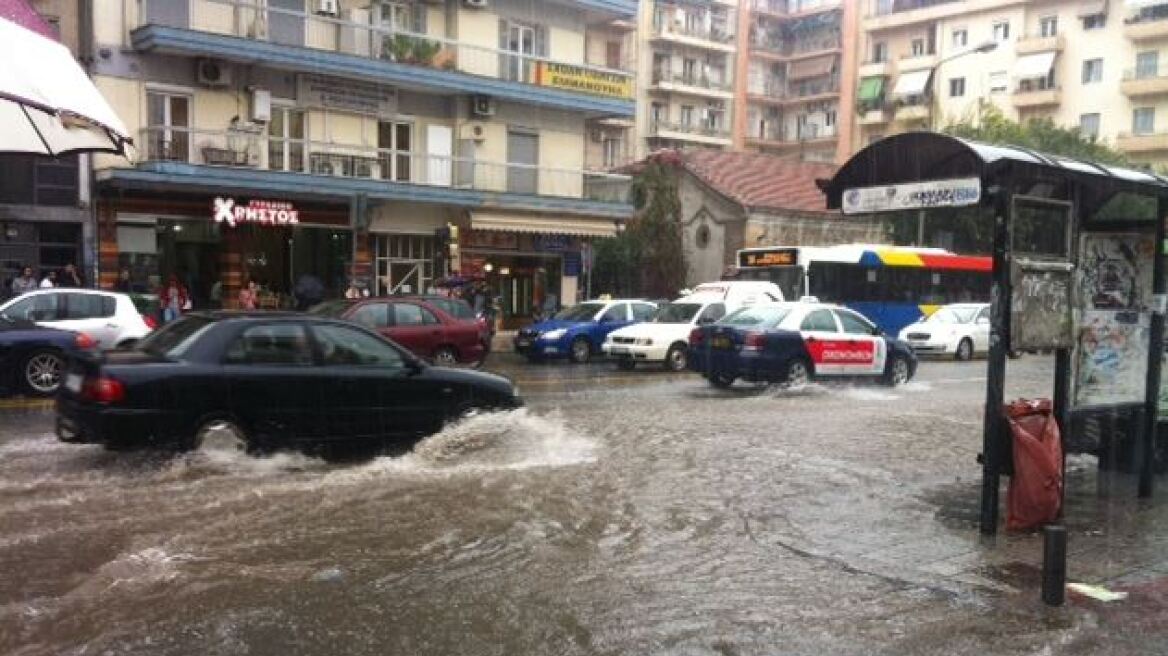 Θεσσαλονίκη: Προβλήματα από την πρωινή καταιγίδα	