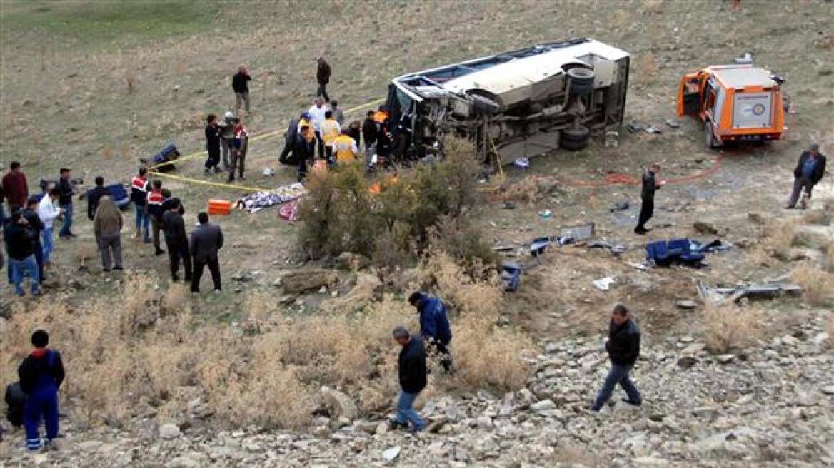 Τουρκία: Οχτώ φοιτητές νεκροί από πτώση λεωφορείου σε γκρεμό