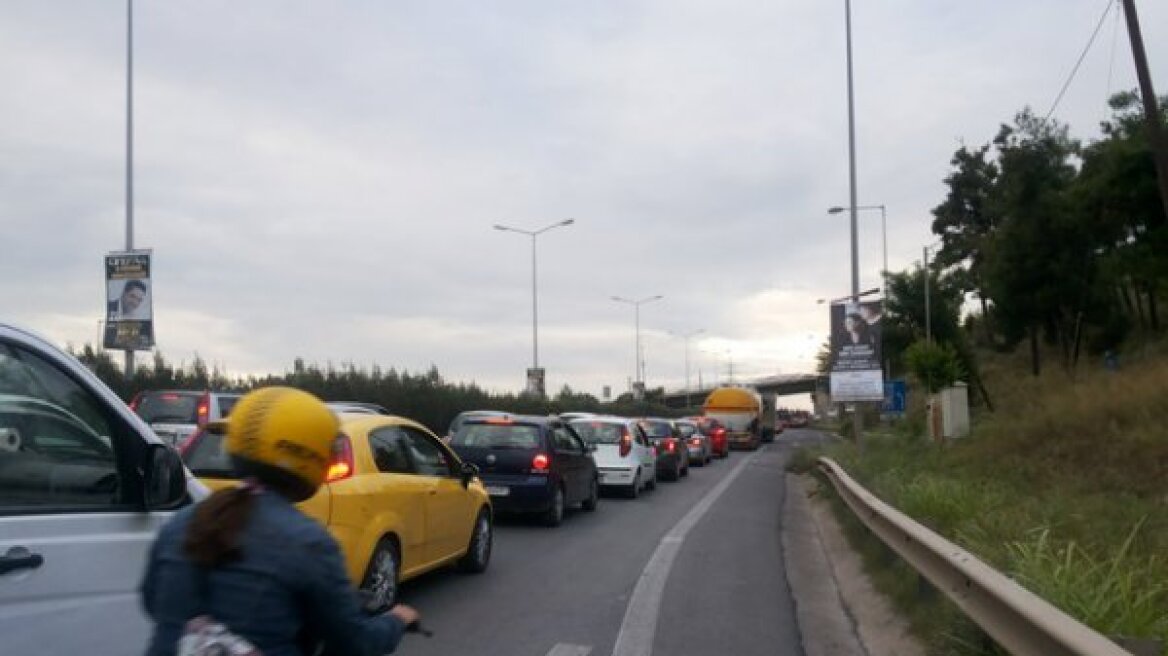 Καραμπόλα δέκα αυτοκινήτων στον περιφερειακό Θεσσαλονίκης
