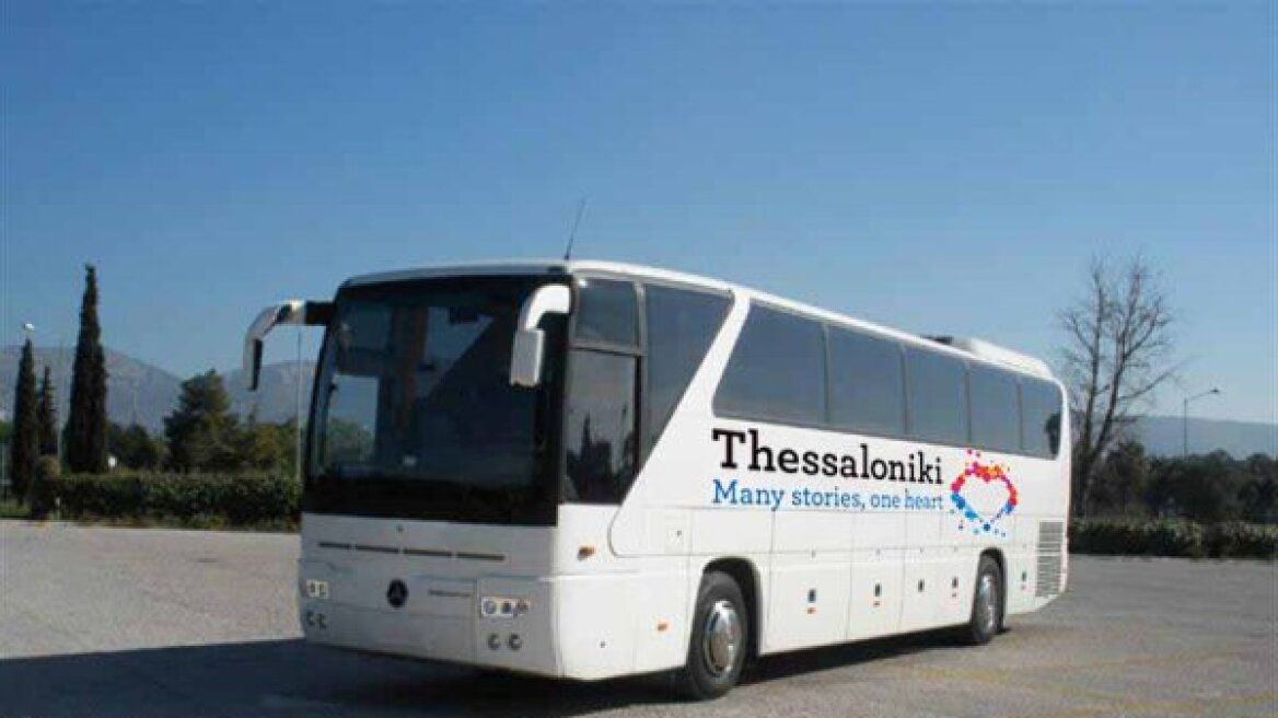 Θεσσαλονικιός ταξιδεύει με λεωφορείο στην Ευρώπη για να προβάλλει την πόλη του
