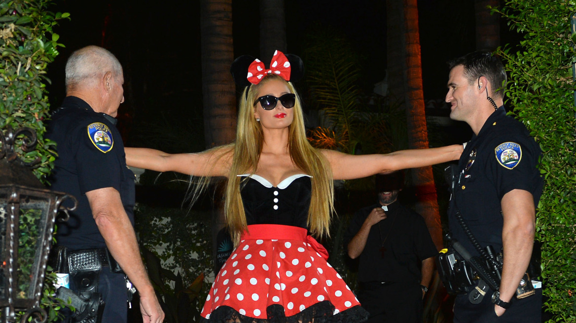 Paris Hilton: Μια Minnie Mouse με Chanel γάντια