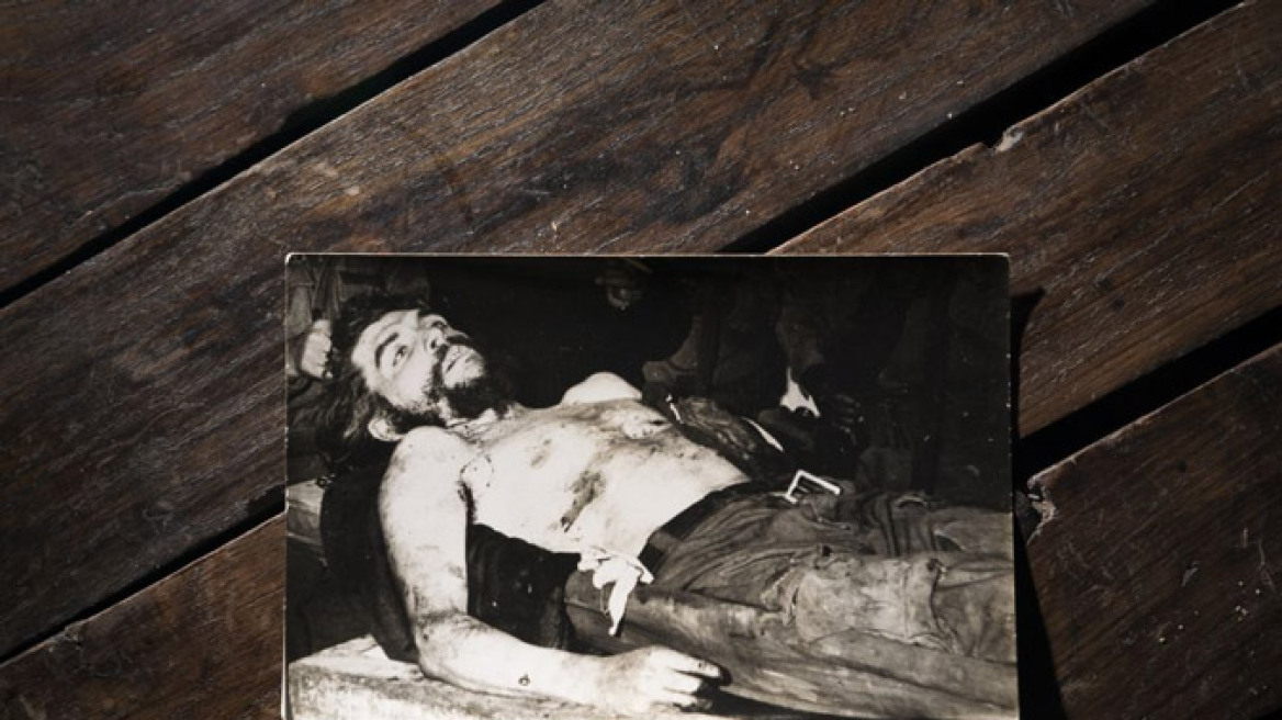 Κρυμμένες φωτογραφίες του νεκρού Τσε ανακαλύφθηκαν μέσα σε κουτί με πούρα!