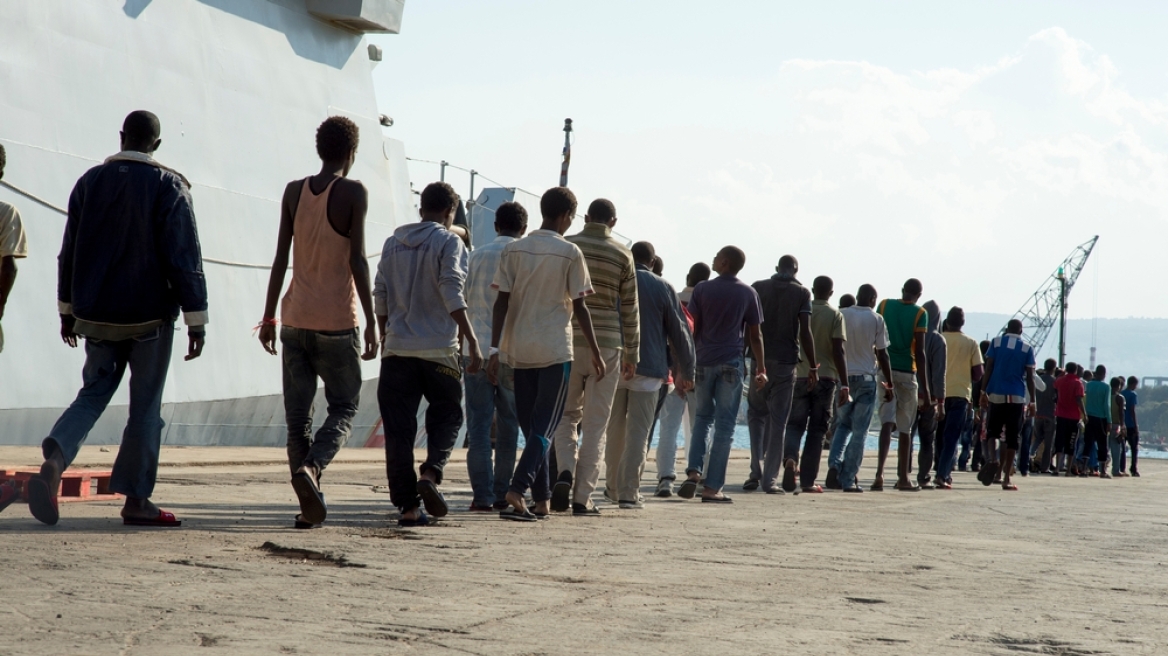 Ιταλία: Έσωσαν σχεδόν 1.000 μετανάστες στη Μεσόγειο σε 24 ώρες