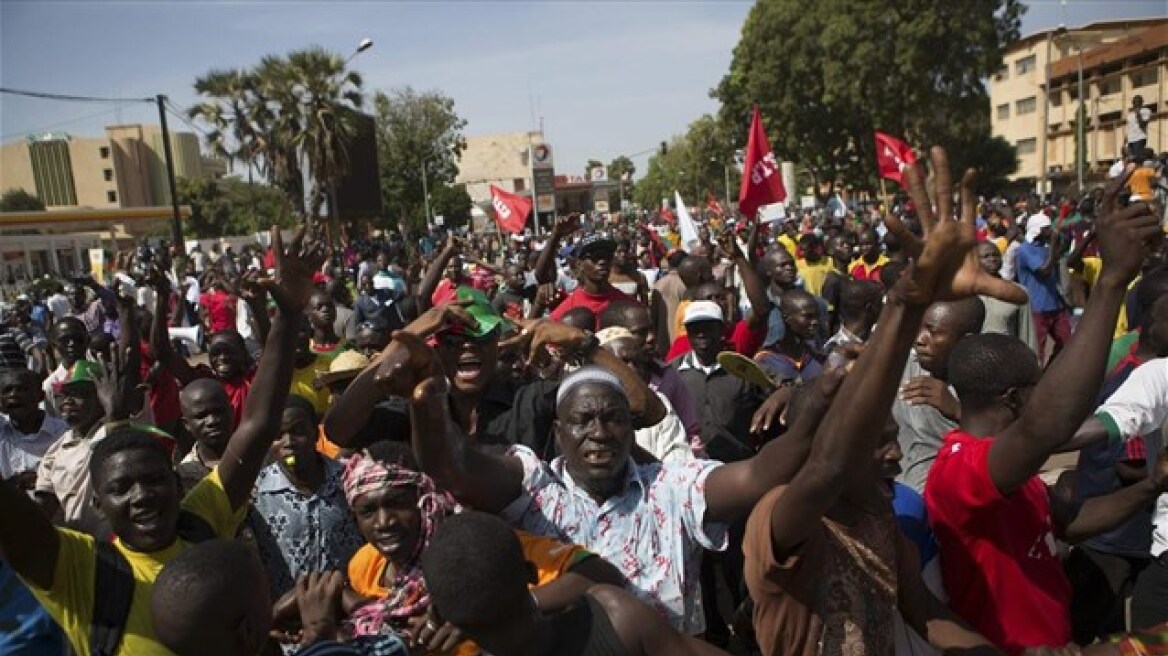 Μπουρκίνα Φάσο: Την παραίτηση του προέδρου Κομπαορέ ζητούν οι διαδηλωτές 