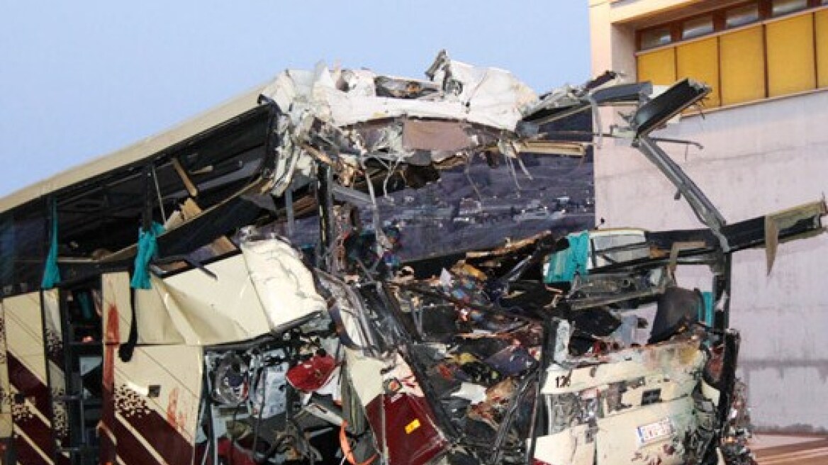 Αίγυπτος: 16 νεκροί από σύγκρουση σχολικού λεωφορείου με βυτιοφόρο 