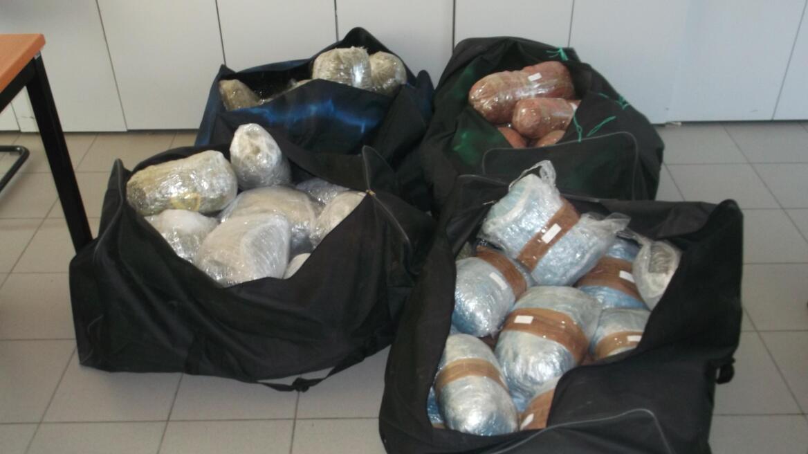 Φλώρινα: Περιπετειώδης συλλήψεις για τη μεταφορά 84 κιλών χασίς από την Αλβανία