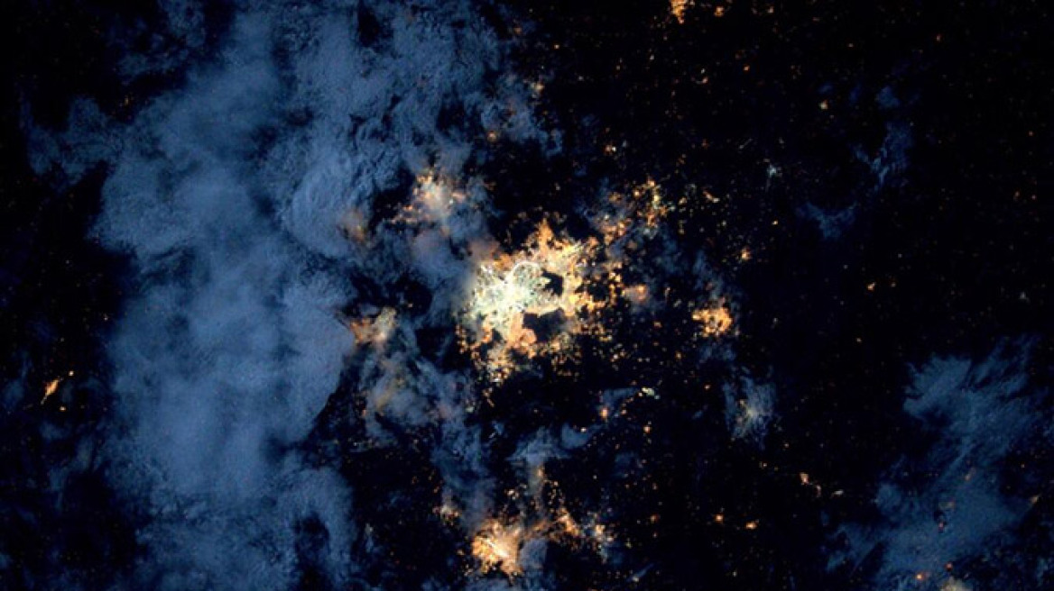 Το διάστημα στο Twitter: Εκπληκτικές εικόνες μέσα από τα μάτια ενός αστροναύτη