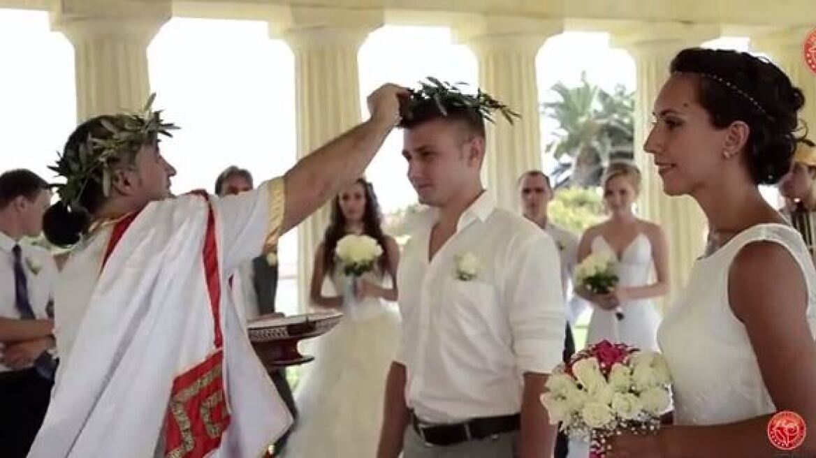 Βίντεο: Ρώσοι παντρεύονται δίπλα στον... «Παρθενώνα»