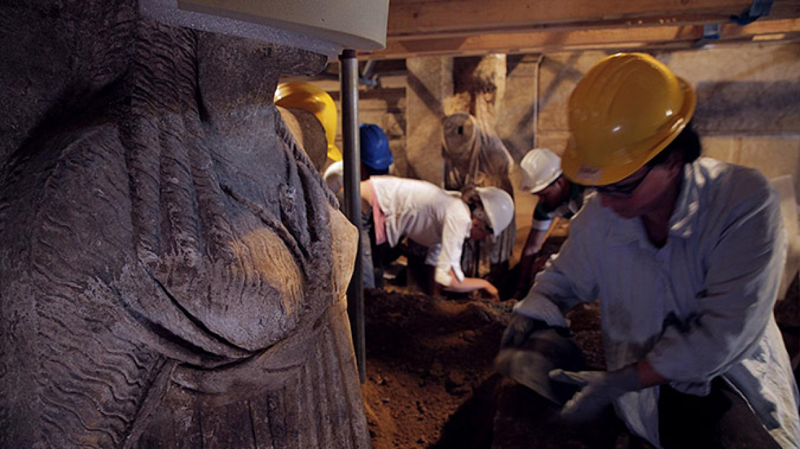 Discovery: Γιατί στον τάφο της Αμφίπολης βρέθηκε πιθανότατα ο Ηφαιστίωνας
