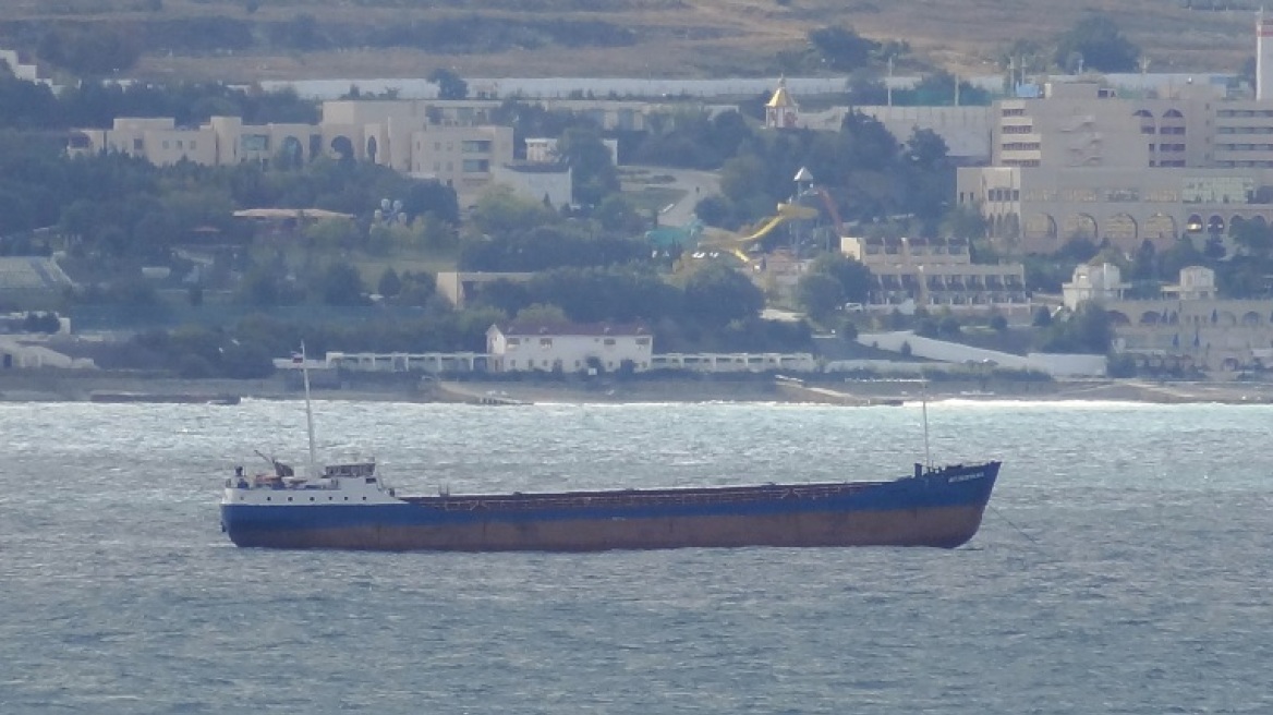Φορτηγό πλοίο πλέει ακυβέρνητο ανοιχτά της Άνδρου
