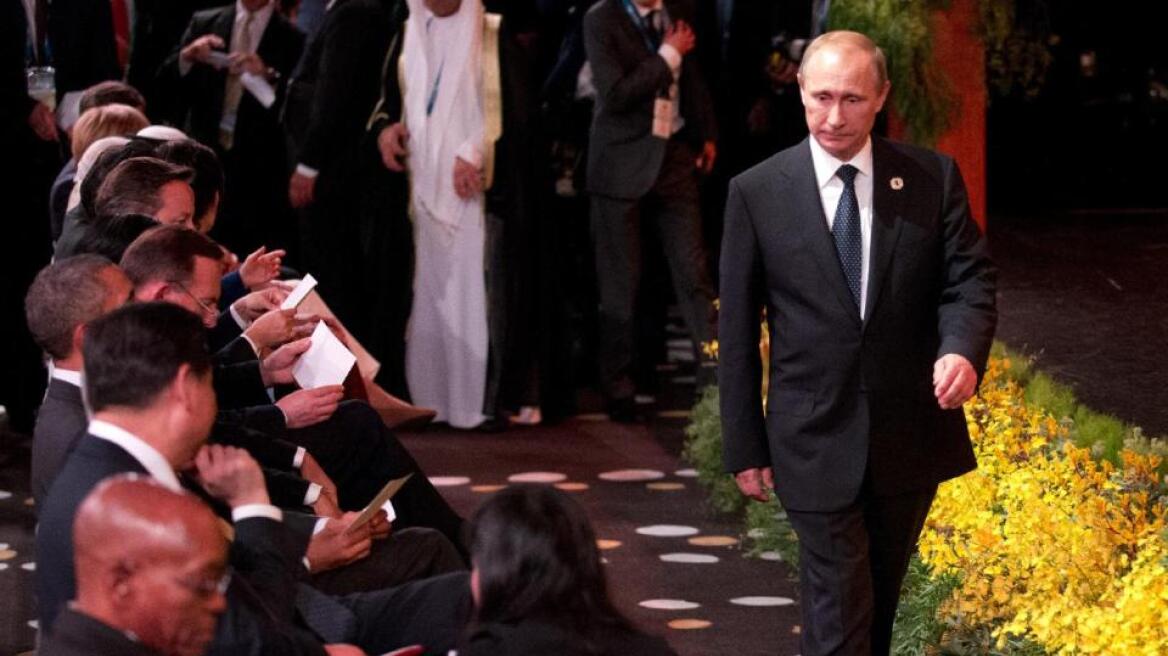 G20: Ο Πούτιν «έσπασε» το πρωτόκολλο για να δείξει τη δυσφορία του