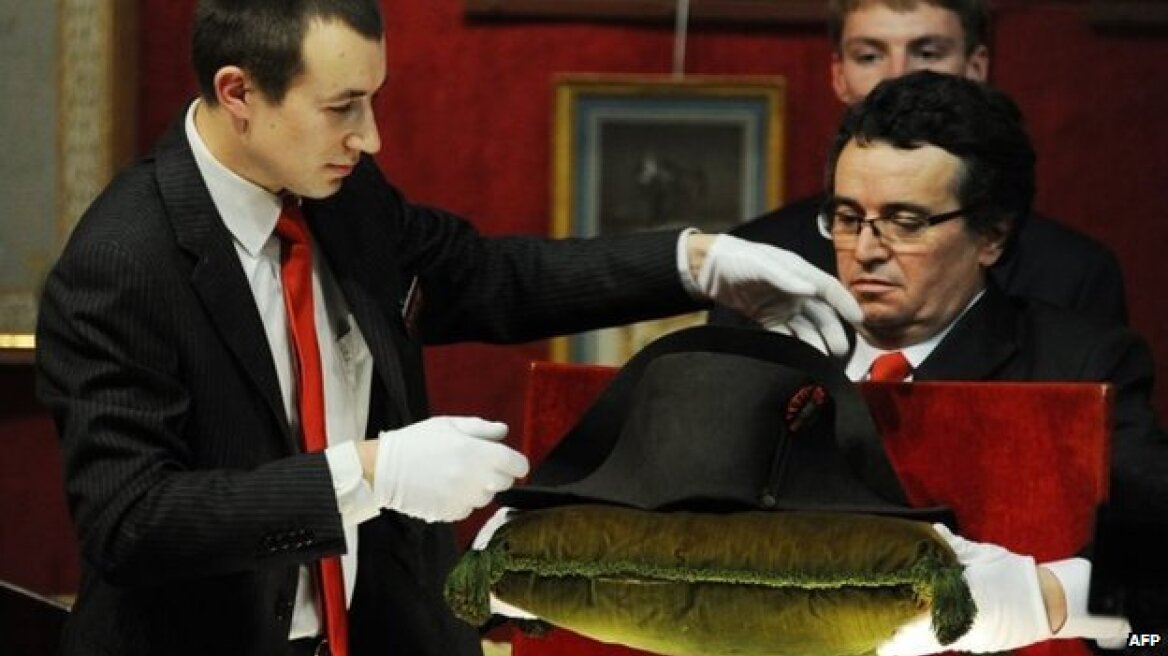 Δίκοχο καπέλο του Ναπολέοντα πωλήθηκε σχεδόν για 1,9 εκατ. ευρώ 