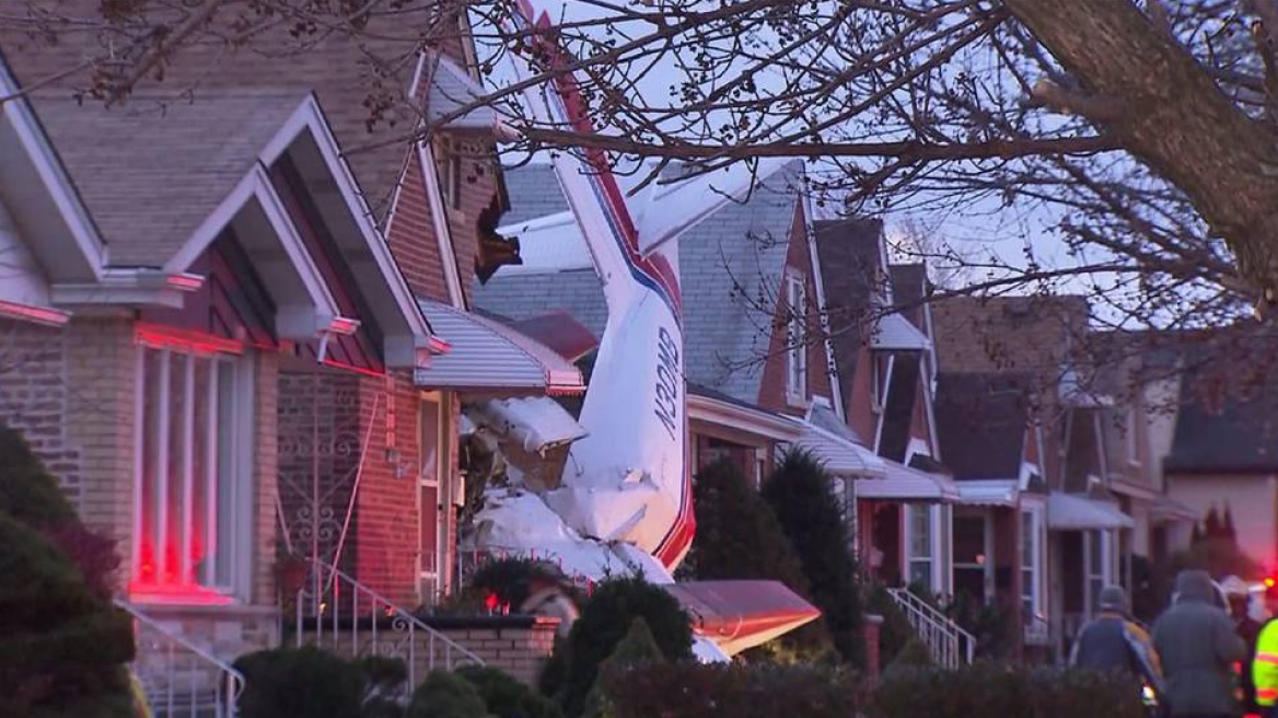 Μικρό αεροσκάφος συνετρίβη σε σπίτι στο Σικάγο 