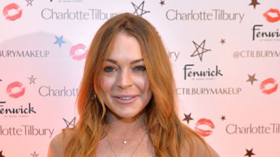 Lindsay Lohan: Εμφάνιση με see-through μπλουζάκι