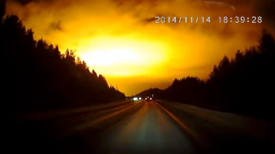 Μυστηριώδης λάμψη στον ρωσικό ουρανό - Μετεωρίτης ή κάτι άλλο; (βίντεο)