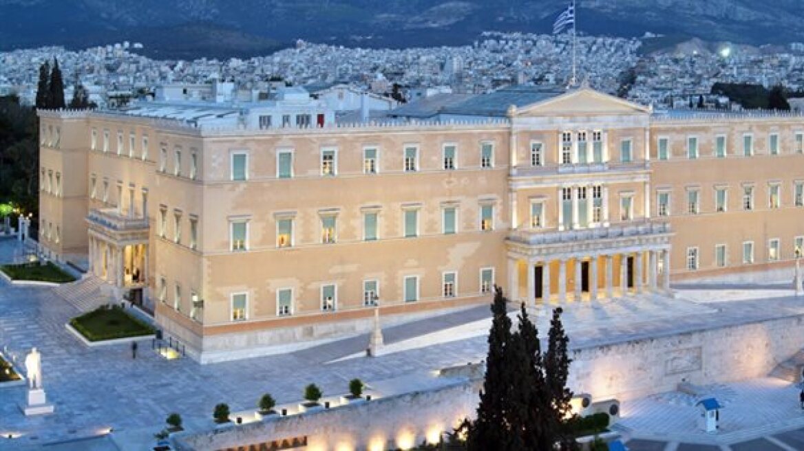 ΕΛΣΤΑΤ: Περίπου οι μισοί Έλληνες πολίτες δεν εμπιστεύονται το πολιτικό σύστημα