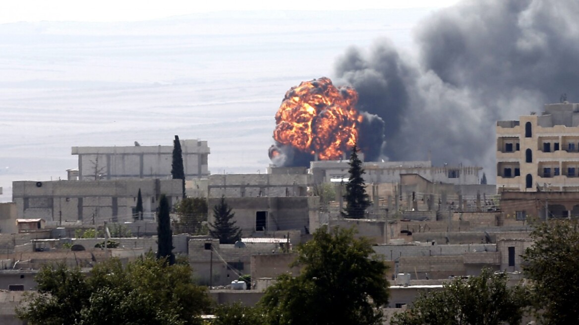 Στους 910 οι νεκροί από τις αεροπορικές επιδρομές στη Συρία