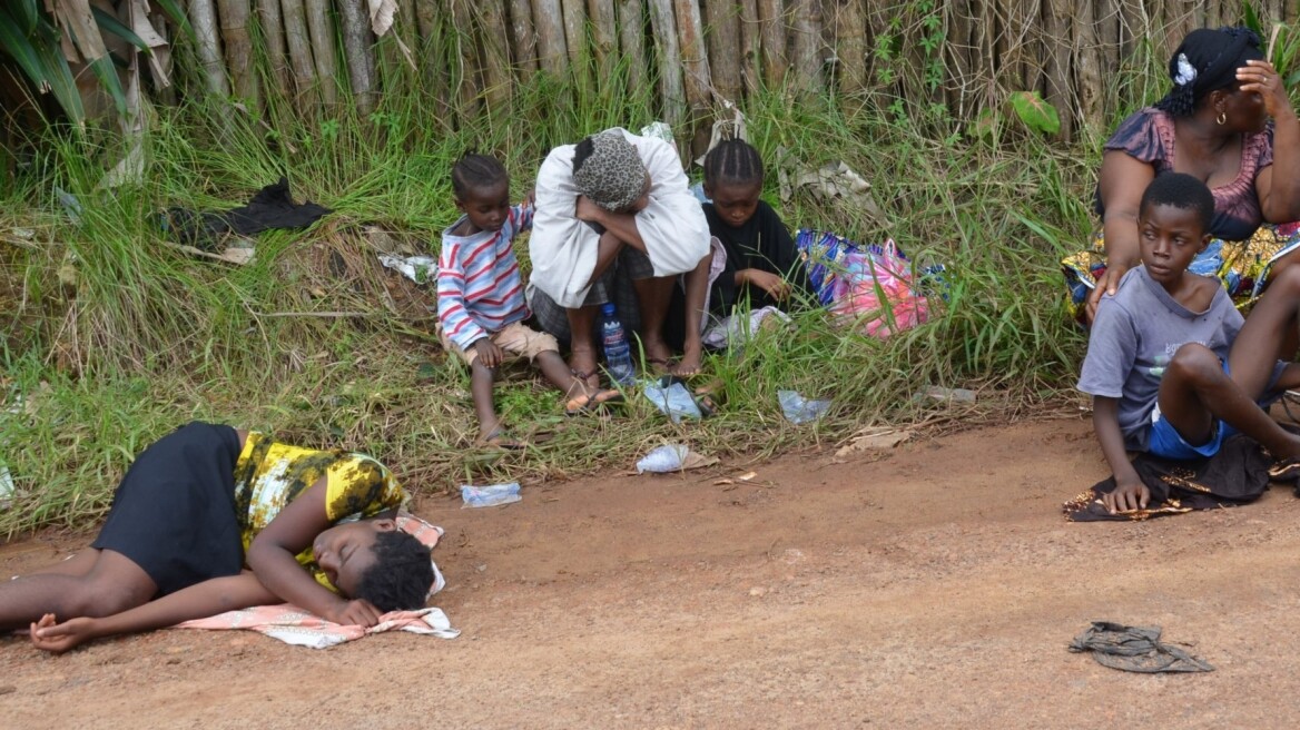 Σιέρα Λεόνε: Απεργοί νεκροθάφτες γέμισαν τους δρόμους με νεκρούς από Έμπολα