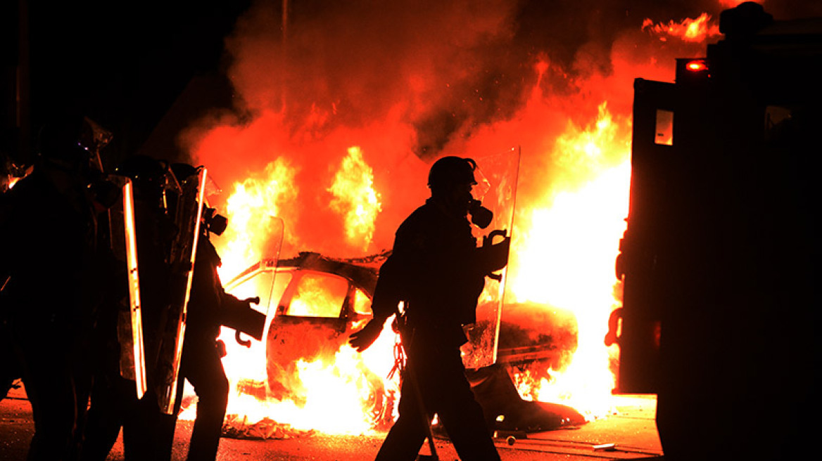 Φέργκιουσον: Προσπαθούν να «σβήσουν» την οργή με 2.200 εθνοφρουρούς