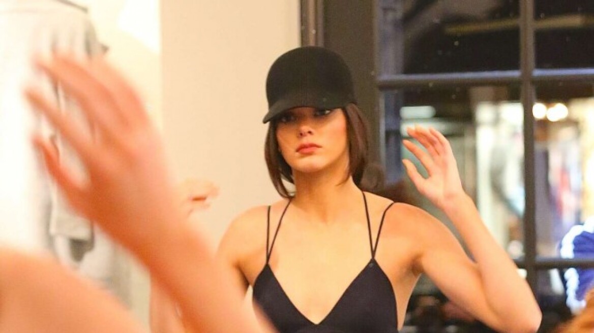 Kendall Jenner: Δείτε τη να ψωνίζει καπέλα