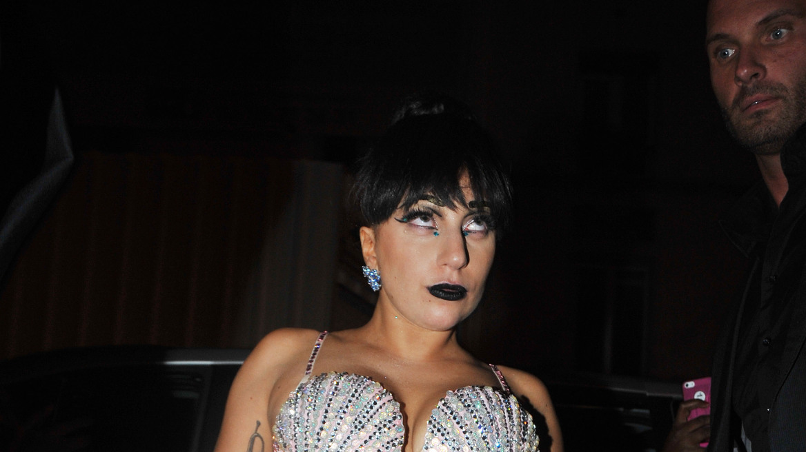Lady Gaga: Δημόσια εμφάνιση με τα εσώρουχα
