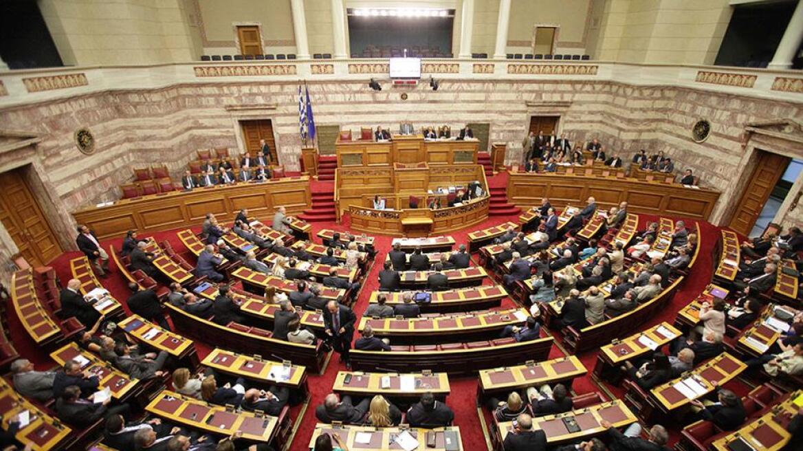 Βουλευτές ΝΔ - ΠΑΣΟΚ: «Δεν θα περάσουν από την Βουλή μέτρα μείωσης συντάξεων»