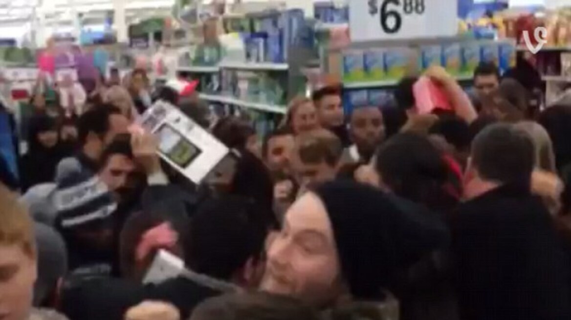 ΗΠΑ: Χάος στα καταστήματα της χώρας λόγω... Black Friday!