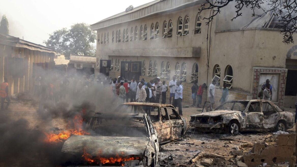 Νιγηρία: Πάνω από 120 νεκροί σε τριπλή έκρηξη βόμβας σε τζαμί