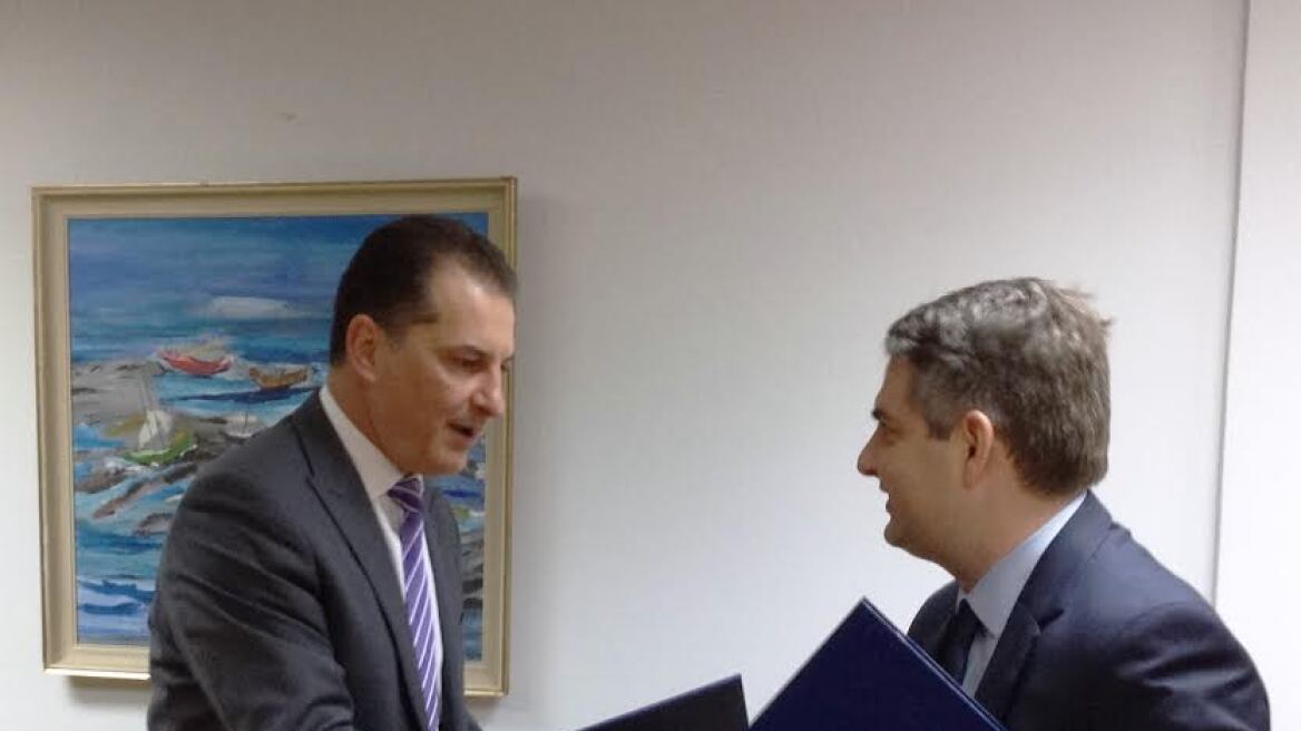 Κύπρος: Μνημόνιο συνεργασίας για τις μικρομεσαίες επιχειρήσεις υπέγραψε ο Οδυσσέας Κωνσταντινόπουλος
