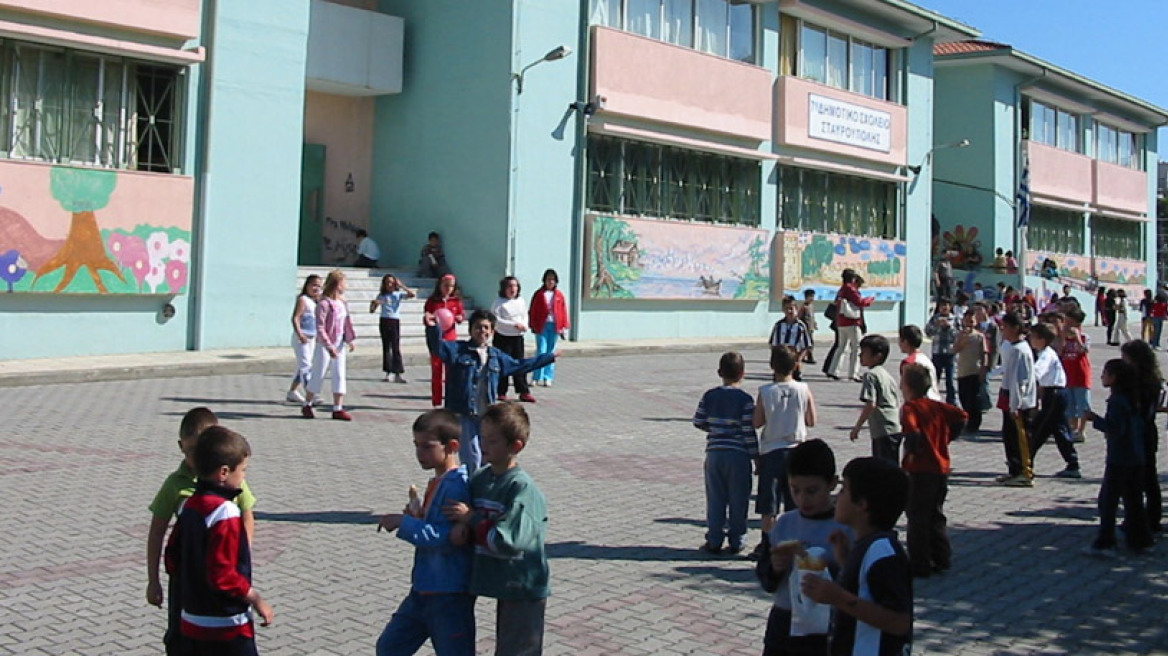 Λοβέρδος: Ανακοίνωσε την πρόσληψη 1.000 αναπληρωτών για τα κενά στα σχολεία