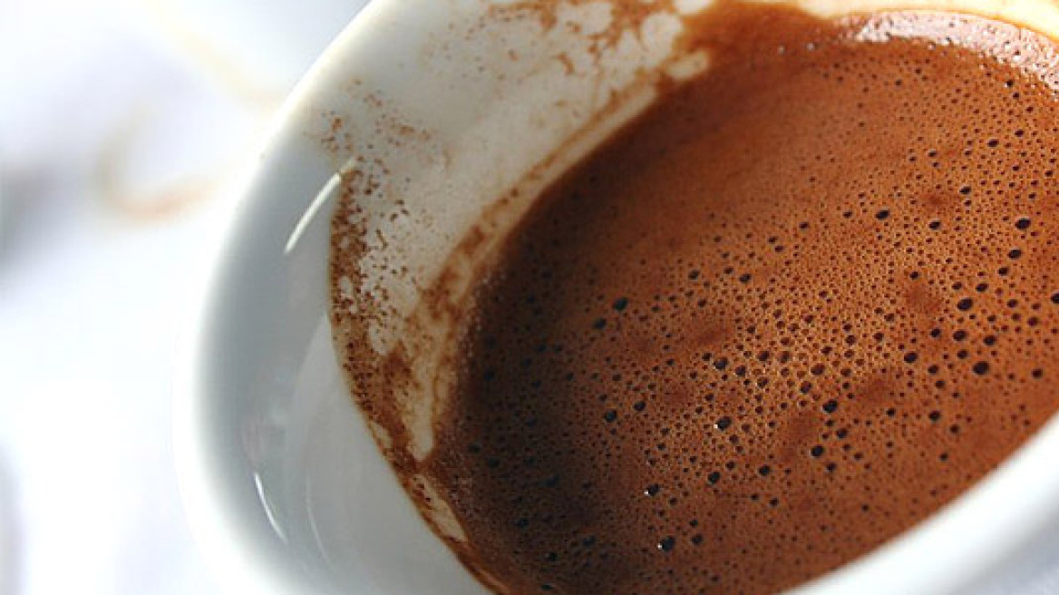 Πώς να διαβάζετε την τύχη σας στα κατακάθια του καφέ