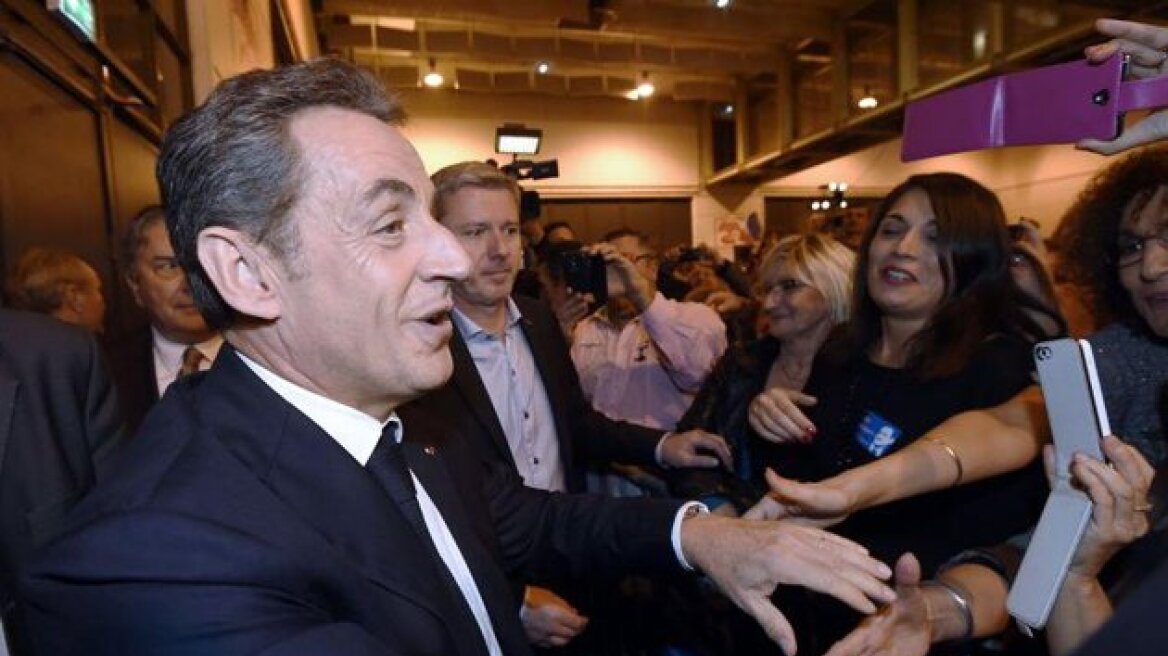 Το «comeback» του Σαρκοζί: Με 64,5% αναλαμβάνει τα ηνία της γαλλικής Δεξιάς