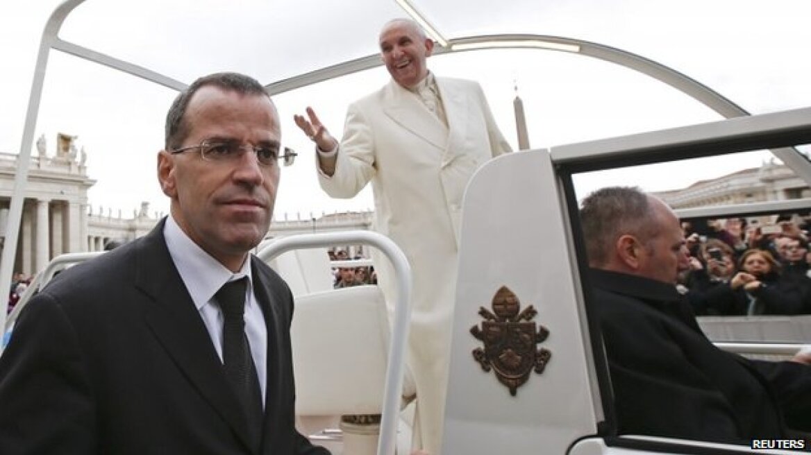 Ο Πάπας Φραγκίσκος απομάκρυνε τον επικεφαλής της φρουράς του!