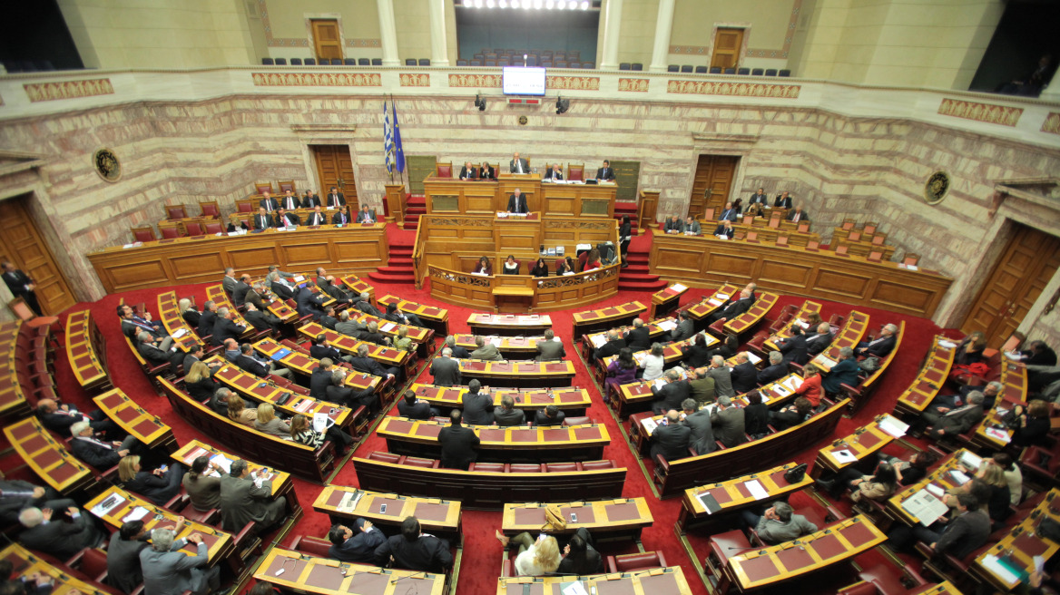 Ποιος προϋπολογισμός; Τρόικα, προεδρολογία και Ρωμανός μονοπωλούν το ενδιαφέρον της Βουλής