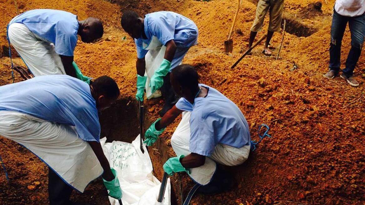 Σιέρα Λεόνε: Δύο γιατροί πέθαναν την ίδια ημέρα εξαιτίας του Έμπολα