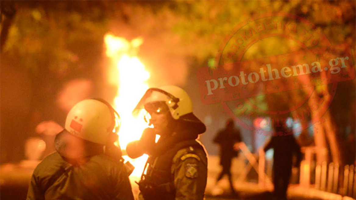 Βανδαλισμοί, μολότοφ και χημικά στο κέντρο της Αθήνας