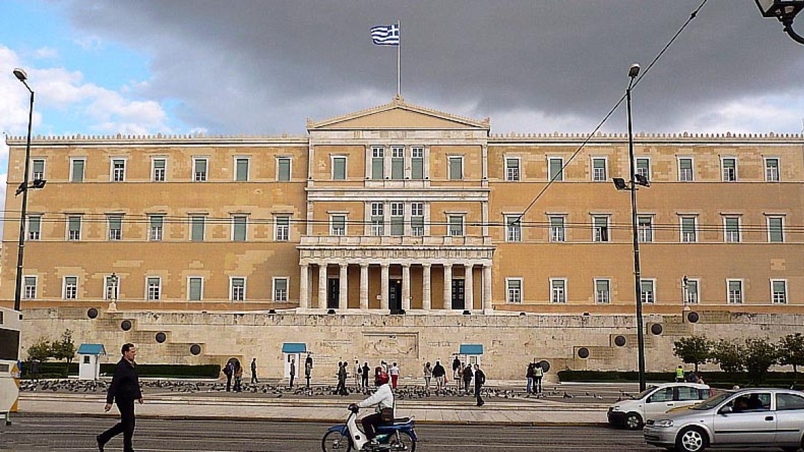 La Repubblica: Η Ελλάδα προκαλεί και πάλι τριγμούς στο ευρώ